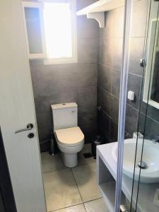Φωτογραφία από το άλμπουμ του Quiet 2-bedroom sea view villa with shared pool σε Mármara
