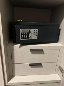 a microwave oven sitting on top of some drawers at L'inchiostro di Dante in Macerata