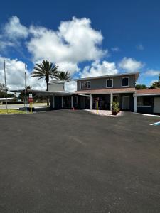 an empty parking lot in front of a building at Red Carpet Inn Daytona Beach in Daytona Beach