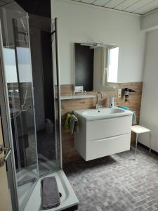Ein Badezimmer in der Unterkunft Haus Alexandra inkl MeineCard Plus