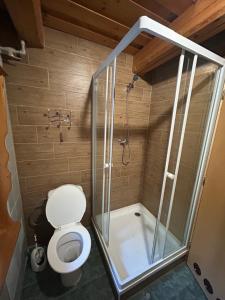 A bathroom at Chata pod Orechom Még 17 kép