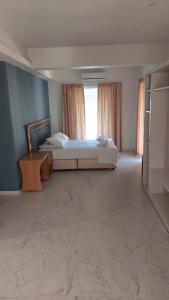 Postel nebo postele na pokoji v ubytování Hotel Nydri Beach