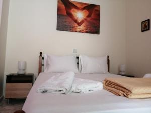 a bedroom with two beds with towels on them at HARA'S HOUSES A in Flogita