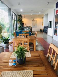 a dining room with a table and chairs at Aqua Marine Beach Hotel in Kalkudah