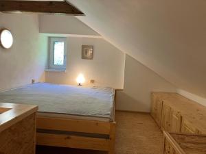 Letto o letti in una camera di Kořenov byt Alda