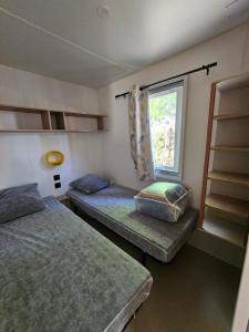 Postel nebo postele na pokoji v ubytování Camping Le Dolium