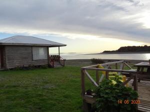 a cabin on the shore of a body of water at Cabañas Punta Nao en Carretera Austral in Hualaihué