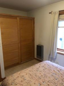 Ένα ή περισσότερα κρεβάτια σε δωμάτιο στο DEPARTAMENTOS Silvia