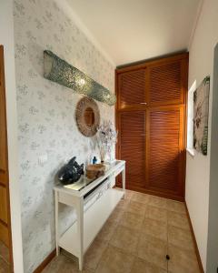 a kitchen with a white table in a room at Comporta Centro Villa 3 quartos MHouse lease in Comporta