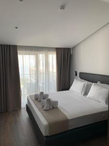 Black Diamond Hotel Dhermi客房内的一张或多张床位