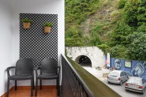 two chairs sitting on a balcony with a tunnel at Vacacional in Laredo