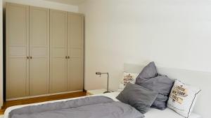 Postel nebo postele na pokoji v ubytování Großes und helles Innenstadt Apartment - Ferienwohnung