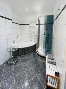 Koupelna v ubytování Großes und helles Innenstadt Apartment - Ferienwohnung