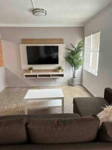 TV a/nebo společenská místnost v ubytování Villa Orquidea 1