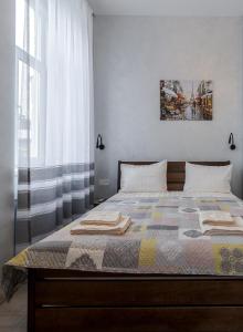 Ένα ή περισσότερα κρεβάτια σε δωμάτιο στο Golden Violin ! Apartments Lviv T +49 φωτογραφίες