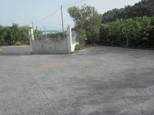a parking lot with a gate in a driveway at B&B Tor Di Lupo in Mattinata