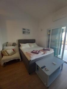 a bedroom with a bed and a coffee table at Apartments Sonne in Crikvenica