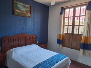 Ένα ή περισσότερα κρεβάτια σε δωμάτιο στο Casa Refugio Budget House 8 Rooms & 9 Bathrooms