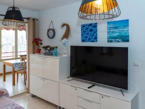 a living room with a large flat screen tv at Las mejores vistas de benidorm. in Benidorm