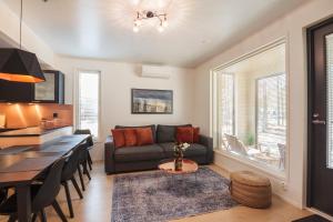 a living room with a couch and a table at Apartment Tuomenkartano B1 iso huoneisto saunalla Kalajoki in Kalajoki