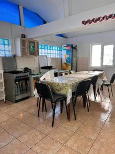 Kuchyň nebo kuchyňský kout v ubytování Casa Bucuria Henri Coanda