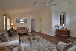 Khu vực ghế ngồi tại 762 Watersong Resort by Orlando Holiday Rental Homes