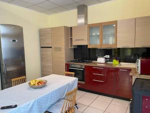 a kitchen with a bowl of fruit on a table at Casa vacanze LILLY in Germignaga