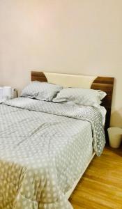 Postel nebo postele na pokoji v ubytování Full 2 bedroom apartment in luxury complex