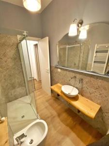 A bathroom at Fevira Suite Airport Free Parking