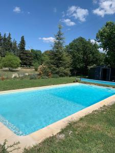 Bazén v ubytování Villa avec vue campagne nebo v jeho okolí