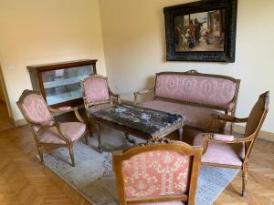 A seating area at Prime location 2 bed rooms Apartment , near the Nile & Cairo Center