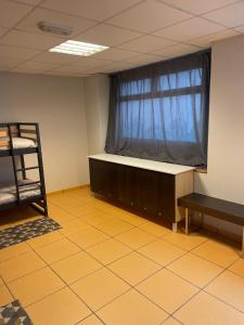 Łóżko lub łóżka w pokoju w obiekcie HOSTEL Cangas