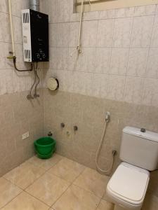 A bathroom at Prime location 2 bed rooms Apartment , near the Nile & Cairo Center
