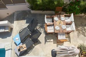 an overhead view of a patio with a table and chairs at Villa Vagelia in  Episkopi (Chania)