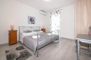 Postel nebo postele na pokoji v ubytování Villa Mediterana