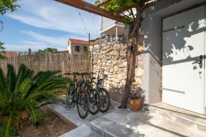 Jízda na kole v ubytování Villa Mediterana nebo okolí