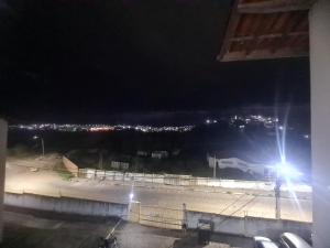 a view of a parking lot at night at Apartamento aconchegante in Jequié