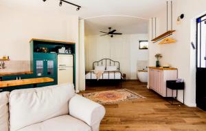 a living room with a couch and a kitchen at jabotinsky 37 in Zikhron Ya'akov