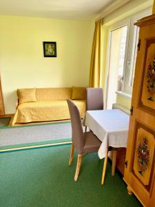Postel nebo postele na pokoji v ubytování Pranger Hof + 17 fotografií