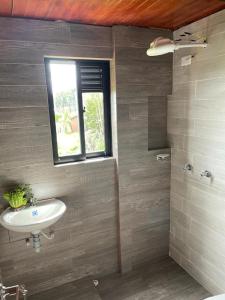 a bathroom with a sink and a window at Hotel Villa Blanca Guatavita in Guatavita