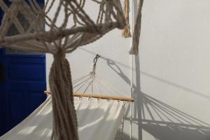 a close up of a net on a boat at Cycladic Villa in Amorgos Island (Maison Shiro) in Arkesíni