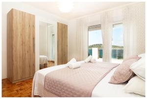 Postel nebo postele na pokoji v ubytování Apartment Legend + 17 fotografií