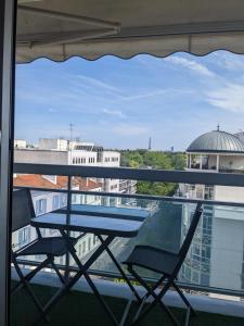 En balkong eller terrasse på Superbe STUDIO (28m2) avec terrasse / vue TOUR EIFFEL / PUTEAUX