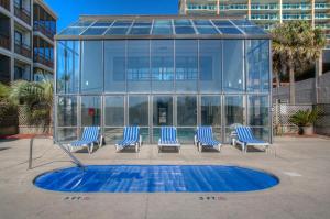 Πισίνα στο ή κοντά στο Oceanfront Penthouse in Paradise w Indoor Pool