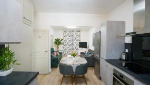 Χώρος καθιστικού στο Appartement Les Halles 2, Climatisation, Terrasse, Garage +16 φωτογραφίες
