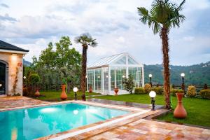 The swimming pool at or close to Kartal Konağı