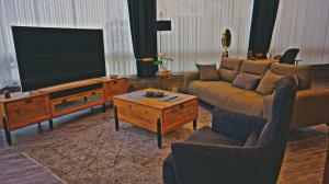 TV a/nebo společenská místnost v ubytování Fenix loft