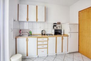 Kuchyň nebo kuchyňský kout v ubytování Apartments with a parking space Zablace, Sibenik - 4219