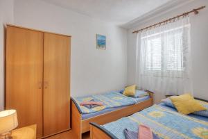 Postel nebo postele na pokoji v ubytování Apartments with a parking space Zablace, Sibenik - 4219