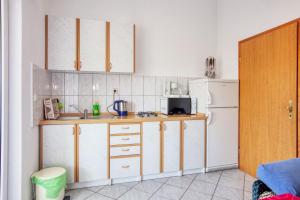Kuchyň nebo kuchyňský kout v ubytování Apartments with a parking space Zablace, Sibenik - 4219